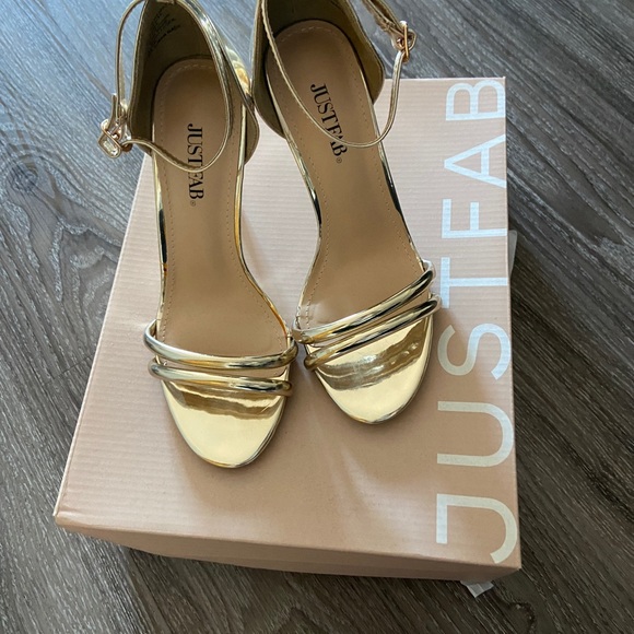 Gold strap heeled sandals - Picture 4 of 5